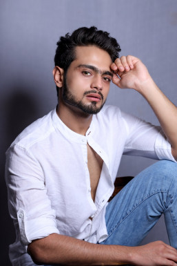 Hitesh Daryanani - Model in  | www.dazzlerr.com