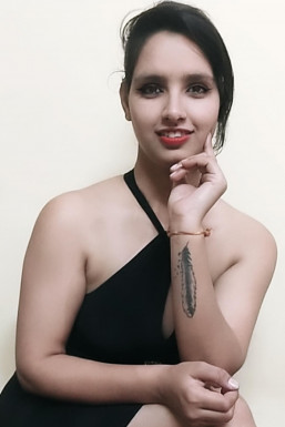 Pooja Sharma - Model in  | www.dazzlerr.com