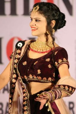 Neha Jha - Model in New Delhi | www.dazzlerr.com