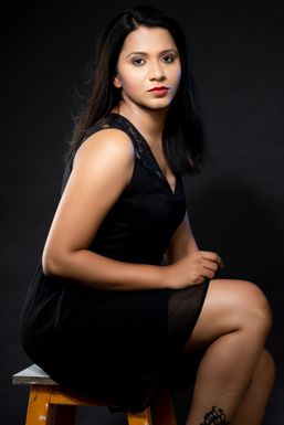 Aarti Aher Model Pune