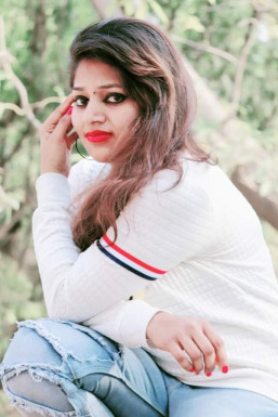 Karishma Saxena Beniwal - Model in Khajoori Khas | www.dazzlerr.com