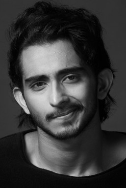 Akshay Jha - Actor in Mumbai | www.dazzlerr.com