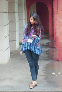 Priyanshi Khari - Model in Delhi | www.dazzlerr.com