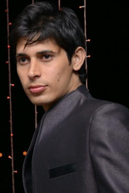 Sumit Tewatiya - Model in Delhi | www.dazzlerr.com