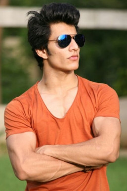 Tushar Kashyap - Model in Delhi | www.dazzlerr.com