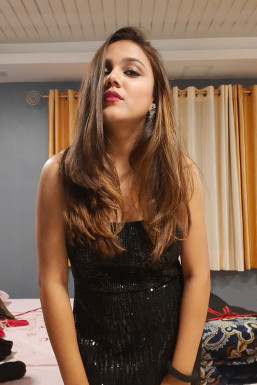 Pooja Upadhyay - Model in  | www.dazzlerr.com