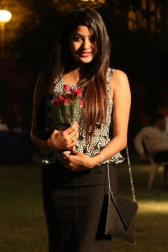 Priya - Model in Delhi | www.dazzlerr.com