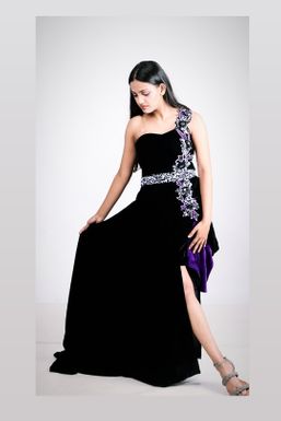 Shivani Kashyap - Model in Delhi | www.dazzlerr.com