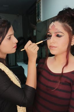 Gausiya Shaikh - Makeup Artist in Khopoli | www.dazzlerr.com