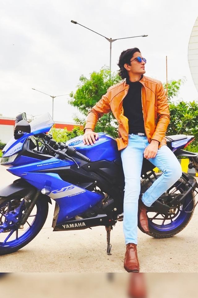 How to pose for pictures with bike | Photoshoot pose with bike | Bike photoshoot  pose boy - YouTube