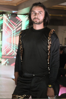 Imran Nazeer Khan - Model in Babar Pur | www.dazzlerr.com