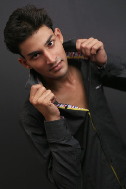 RAMAN - Model in Delhi | www.dazzlerr.com