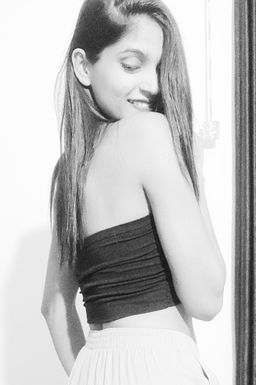 Shivani Singh - Model in Badlapur | www.dazzlerr.com
