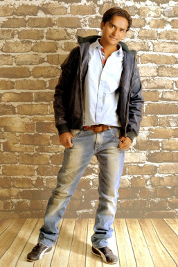 Sandip Talaviya - Actor in Rajkot | www.dazzlerr.com