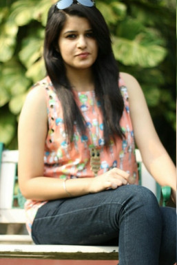Anushka Puri - Model in Delhi | www.dazzlerr.com