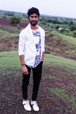 Akshay - Model in Shirpur-Warwade | www.dazzlerr.com