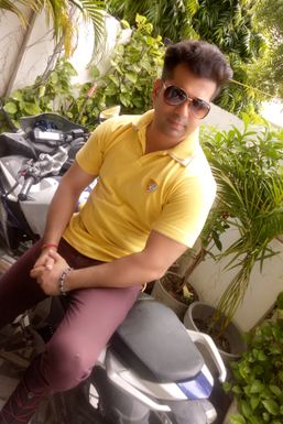 Harshit Shukla - Actor in Lucknow | www.dazzlerr.com