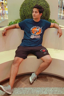 Tarun Singh - Actor in Lucknow | www.dazzlerr.com