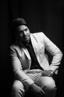 Yogesh - Actor in Delhi | www.dazzlerr.com