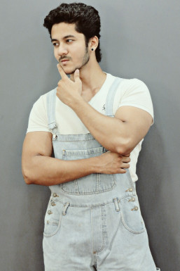 
Fardeen Siddiqui - Model in Delhi | www.dazzlerr.com