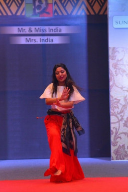 Simran Puri - Model in Delhi | www.dazzlerr.com