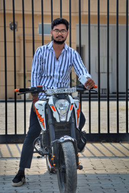 Parth - Actor in Noida | www.dazzlerr.com