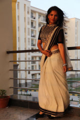 Shreya - Anchor in Delhi | www.dazzlerr.com