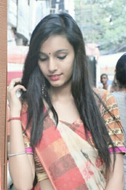 Shivani Srivastava - Anchor in Delhi | www.dazzlerr.com