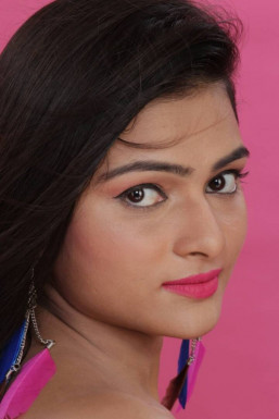 
Shivani - Model in Delhi | www.dazzlerr.com