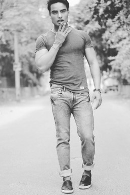 Ravi Pandit - Model in Delhi | www.dazzlerr.com