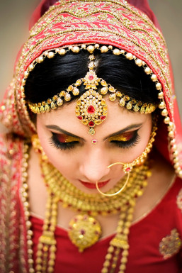 Apratim Sahu - Photographer in Delhi | www.dazzlerr.com