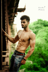 
Vishal Paul - Photographer in Delhi | www.dazzlerr.com