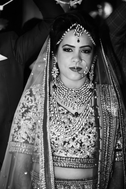 
Naina Sharma - Photographer in Delhi | www.dazzlerr.com