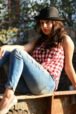 
Naina Sharma - Photographer in Delhi | www.dazzlerr.com