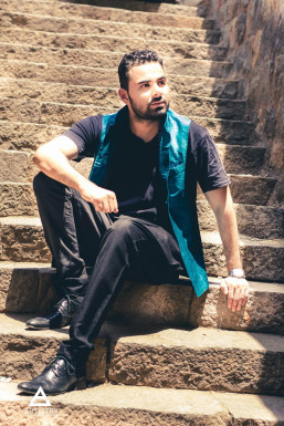 Shubham Chauhan - Photographer in Delhi | www.dazzlerr.com