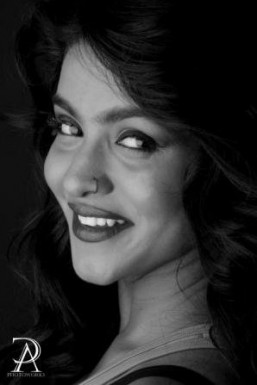 Riya Aggarwal - Photographer in Delhi | www.dazzlerr.com