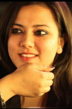 Anika Verma - Anchor in Delhi | www.dazzlerr.com