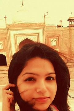 DEEPTI DIVYA - Anchor in Delhi | www.dazzlerr.com