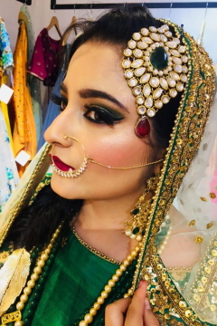 Aditi Jerath - Makeup Artist in Delhi | www.dazzlerr.com