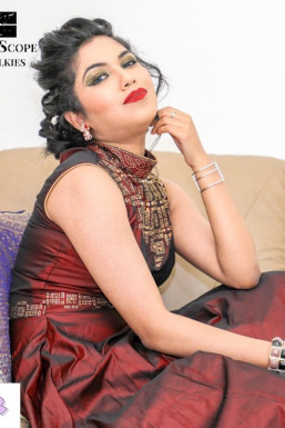 Aditi Jerath - Makeup Artist in Delhi | www.dazzlerr.com