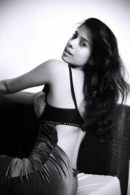 Rachel Khanna - Model in Noida | www.dazzlerr.com