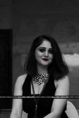 Mansi Bhalla - Model in Chandigarh | www.dazzlerr.com