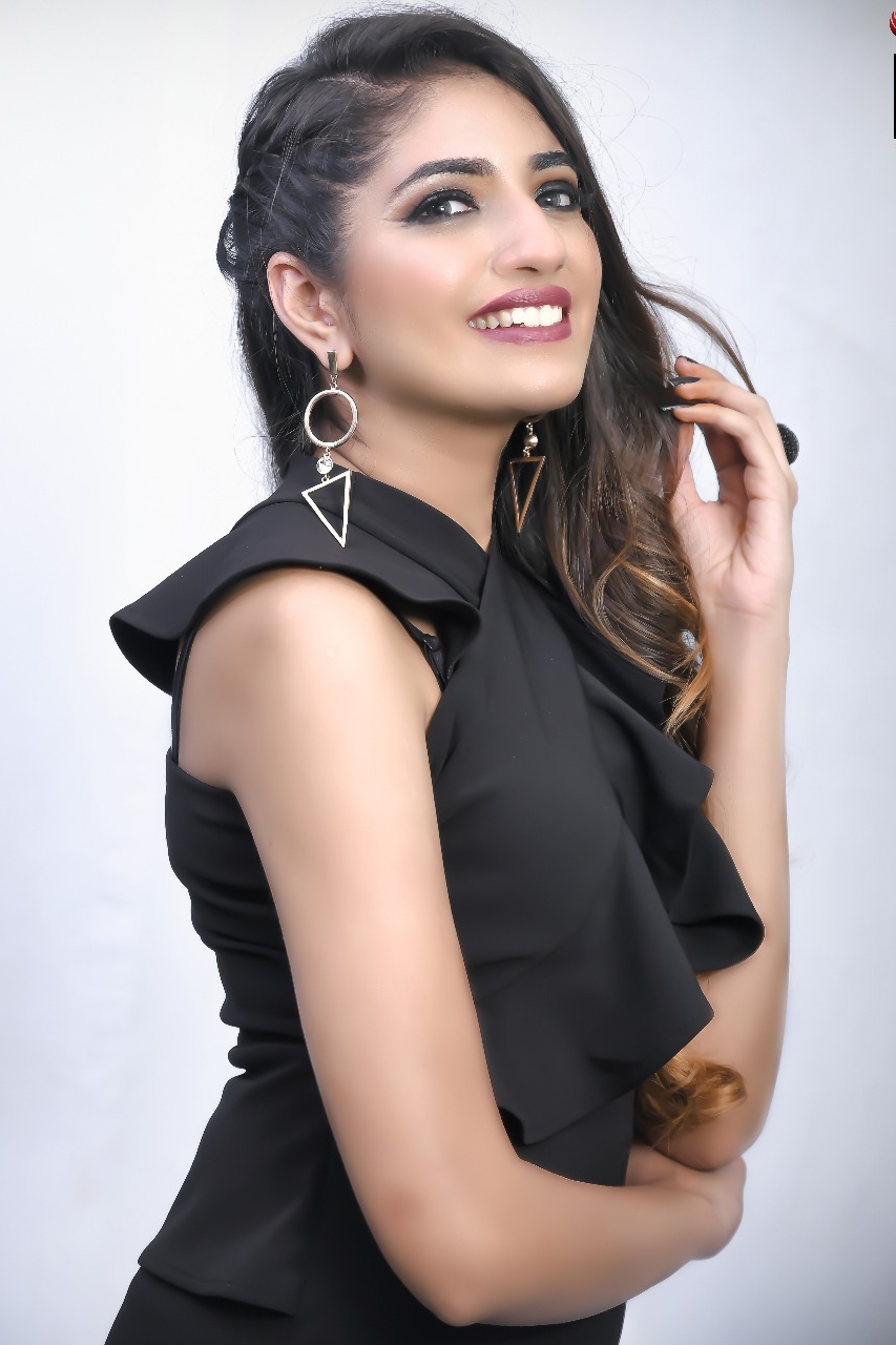 Anshita Sethi - Model in Delhi | www.dazzlerr.com