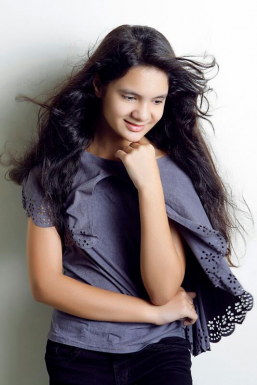 Himayra Kapoor - Model in Mumbai | www.dazzlerr.com