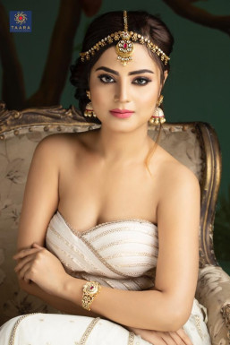 Minakshi Jaiswal - Model in Mumbai | www.dazzlerr.com