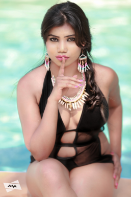 Priyanka - Model in Mumbai | www.dazzlerr.com