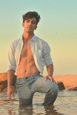 Dhruvil Shah - Model in Mumbai | www.dazzlerr.com