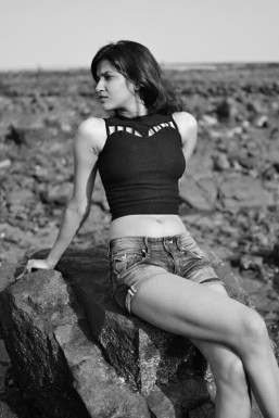 Khushbu Singh - Model in Mumbai | www.dazzlerr.com