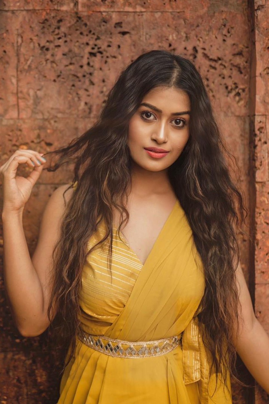 Manisha Saxena - Model in Mumbai | www.dazzlerr.com