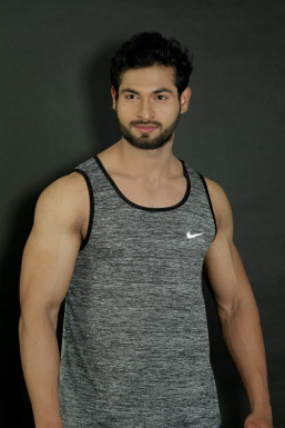 Wasim Khan - Model in Mumbai | www.dazzlerr.com